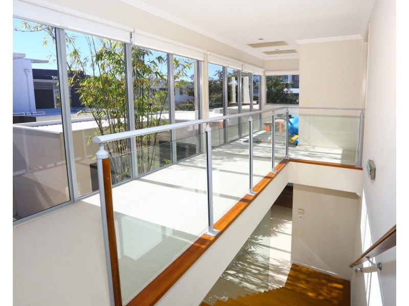 1024 LAKEVIEW TERRACE, Benowa QLD 4217