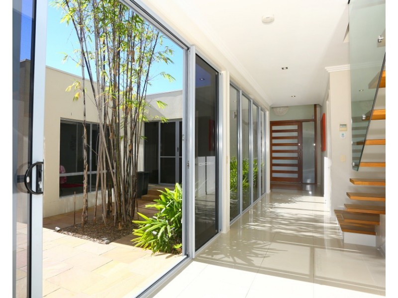 1024 LAKEVIEW TERRACE, Benowa QLD 4217