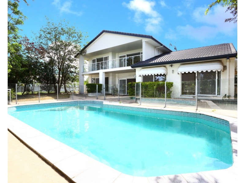 114  EDINBURGH, Benowa Waters QLD 4217