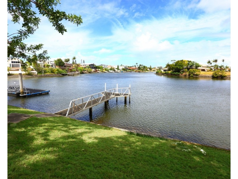 114  EDINBURGH, Benowa Waters QLD 4217