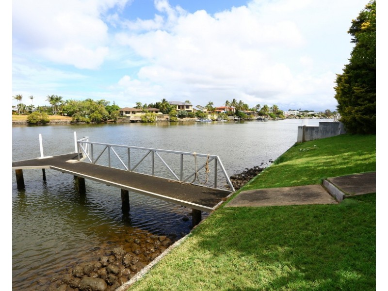 114  EDINBURGH, Benowa Waters QLD 4217