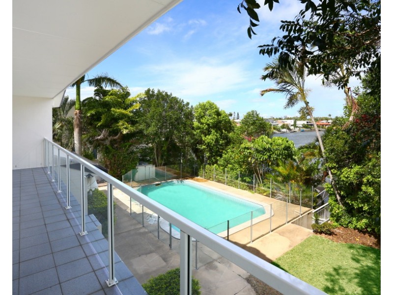 114  EDINBURGH, Benowa Waters QLD 4217