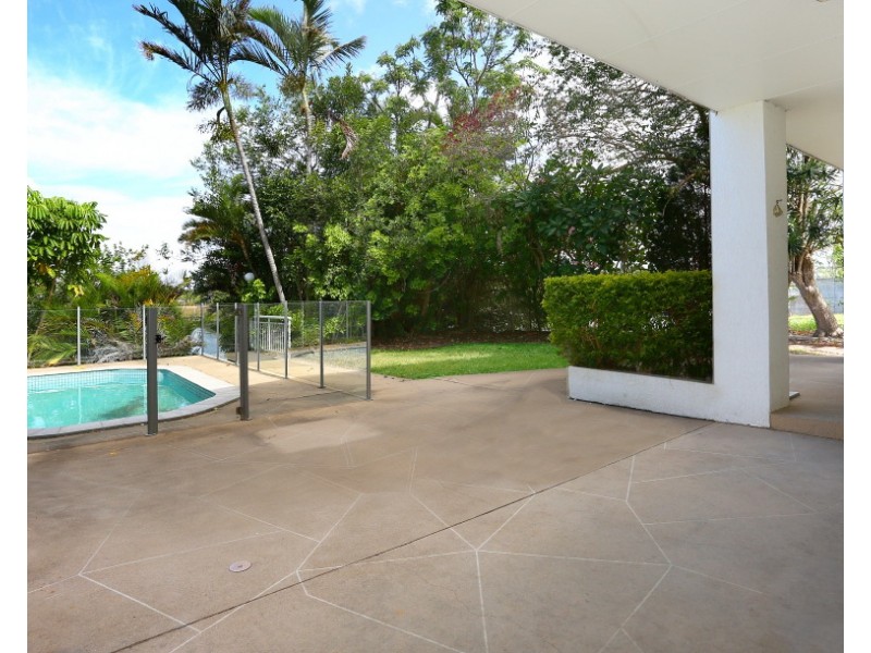 114  EDINBURGH, Benowa Waters QLD 4217