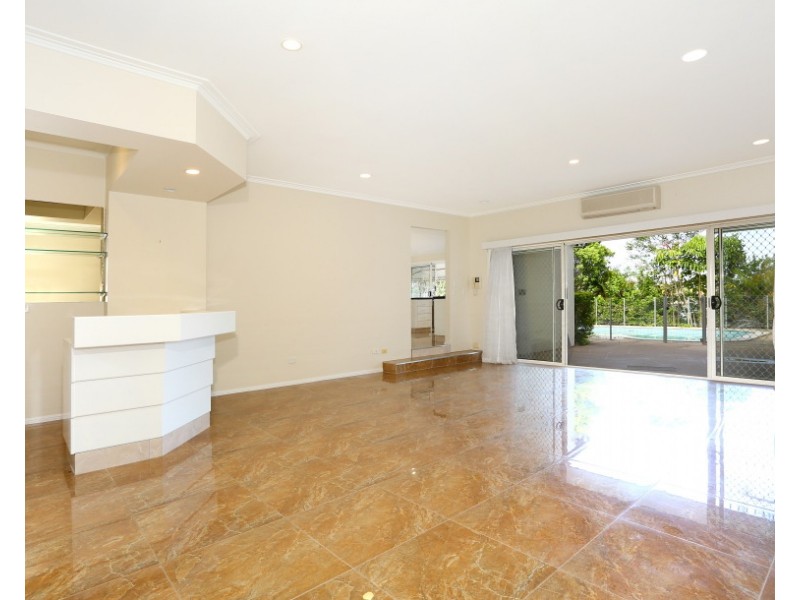 114  EDINBURGH, Benowa Waters QLD 4217
