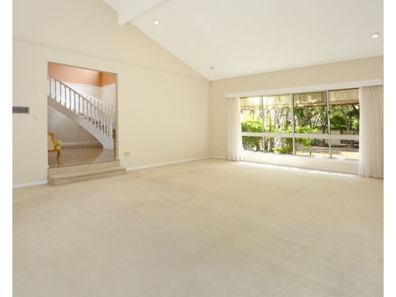 114  EDINBURGH, Benowa Waters QLD 4217