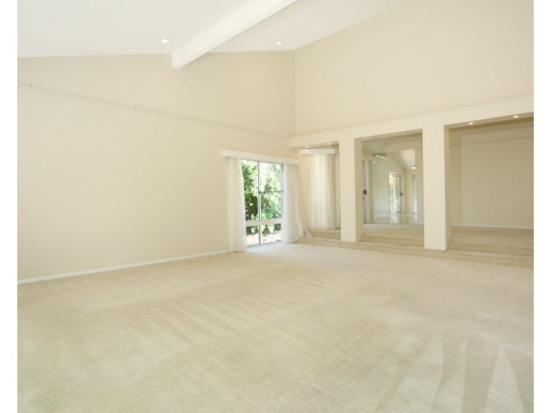 114  EDINBURGH, Benowa Waters QLD 4217