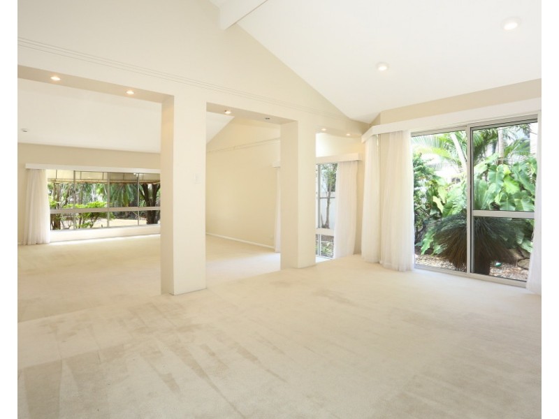 114  EDINBURGH, Benowa Waters QLD 4217
