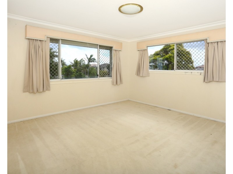 114  EDINBURGH, Benowa Waters QLD 4217