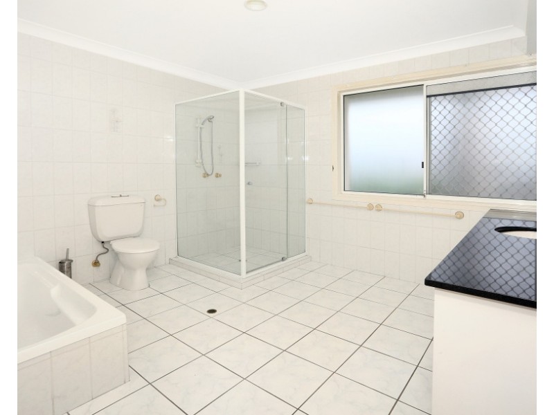 114  EDINBURGH, Benowa Waters QLD 4217