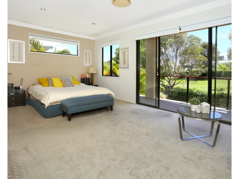 2/6009 The Boulevarde, Benowa QLD 4217