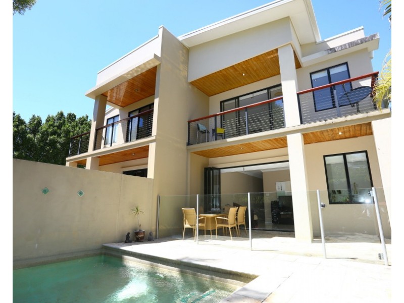 2/6009 The Boulevarde, Benowa QLD 4217