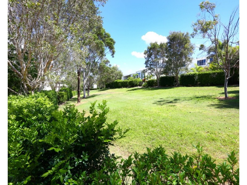 2/6009 The Boulevarde, Benowa QLD 4217