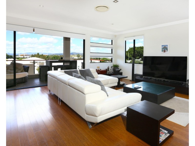 2/6009 The Boulevarde, Benowa QLD 4217