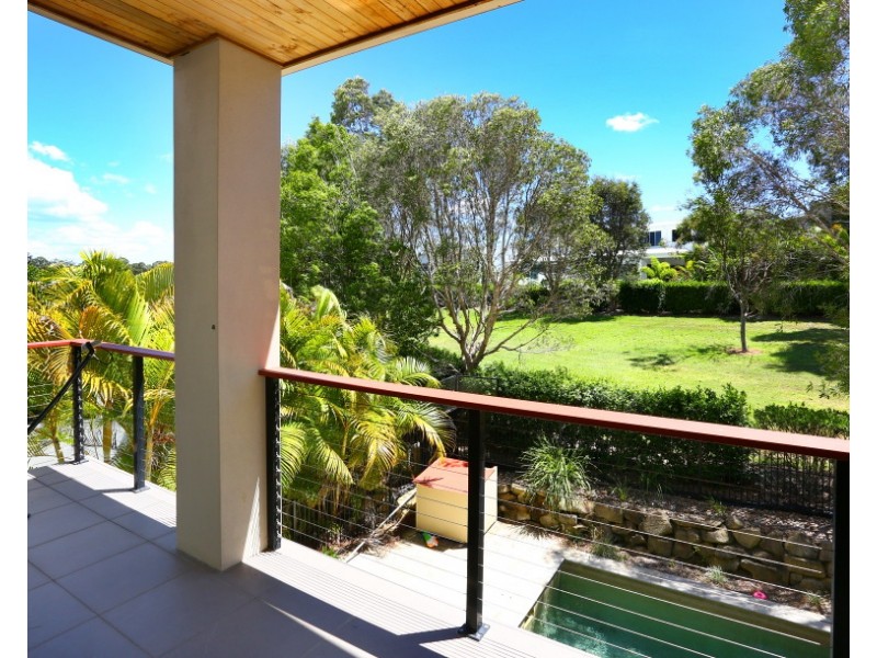 2/6009 The Boulevarde, Benowa QLD 4217