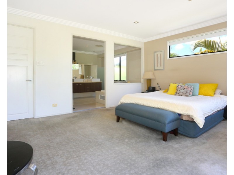 2/6009 The Boulevarde, Benowa QLD 4217