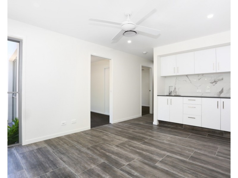 2/120 SLATYER AVENUE, Bundall QLD 4217