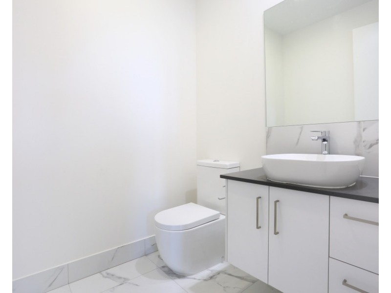 2/120 SLATYER AVENUE, Bundall QLD 4217