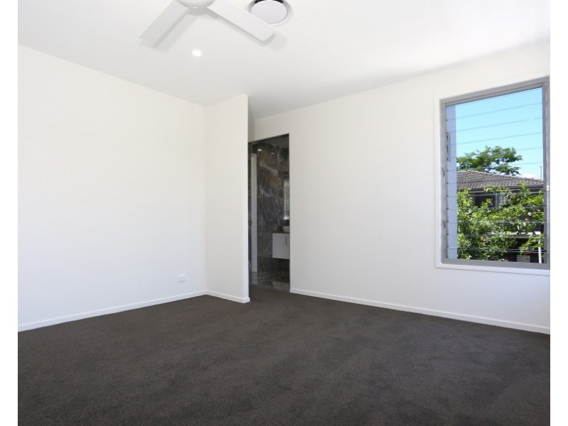 2/120 SLATYER AVENUE, Bundall QLD 4217