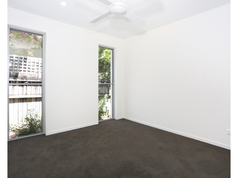 2/120 SLATYER AVENUE, Bundall QLD 4217