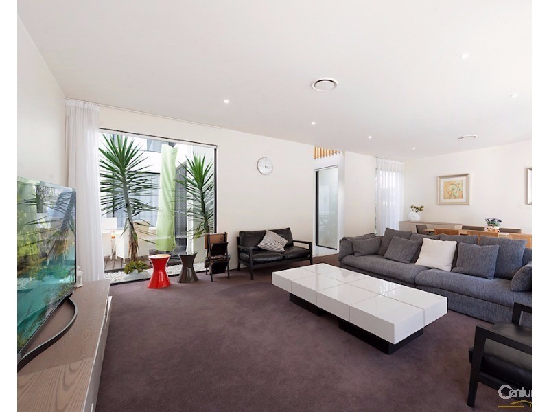 10003 The Boulevarde, Benowa QLD 4217