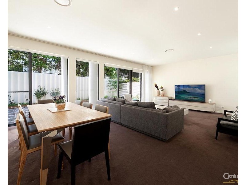 10003 The Boulevarde, Benowa QLD 4217