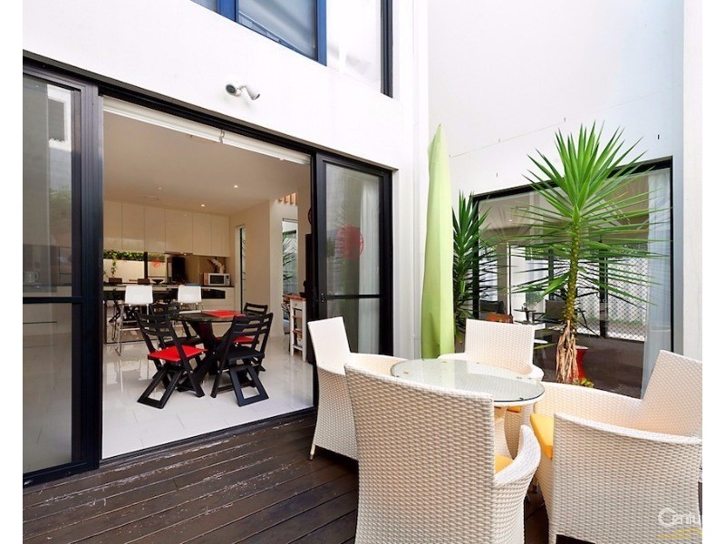 10003 The Boulevarde, Benowa QLD 4217