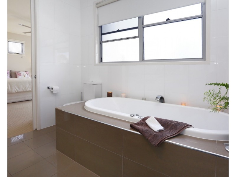 6026A Vista Drive, Benowa QLD 4217