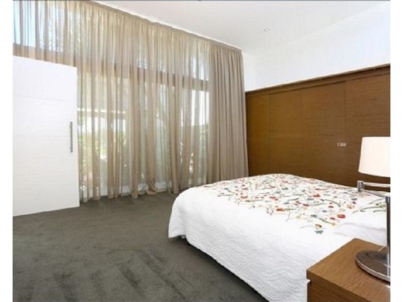 2003 THE BOULEVARDE, Benowa QLD 4217