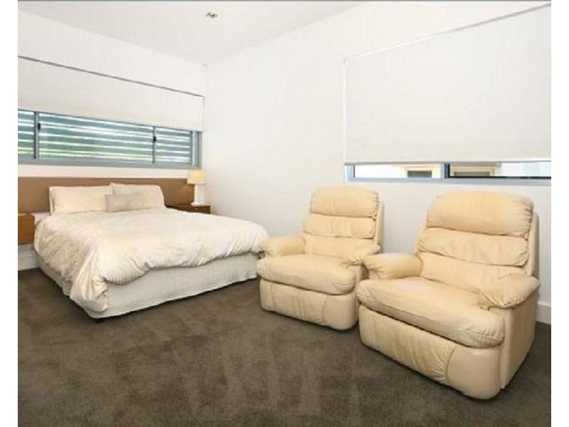 2003 THE BOULEVARDE, Benowa QLD 4217