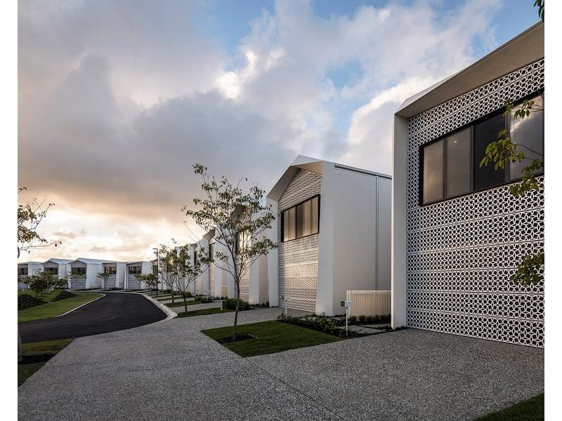 8 Concourse Drive, Mermaid Waters QLD 4218