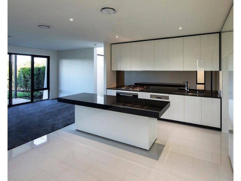 8 Concourse Drive, Mermaid Waters QLD 4218