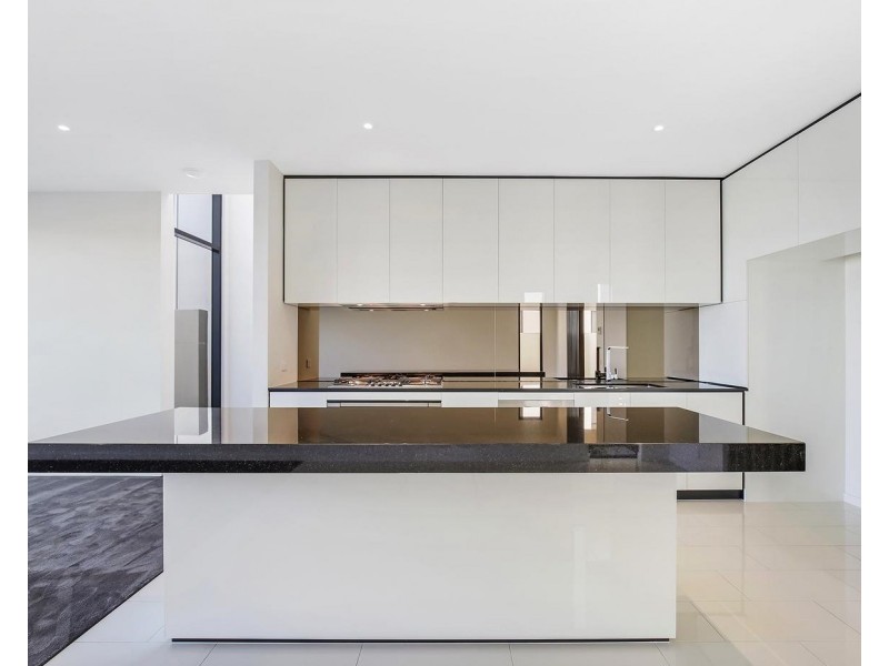 8 Concourse Drive, Mermaid Waters QLD 4218