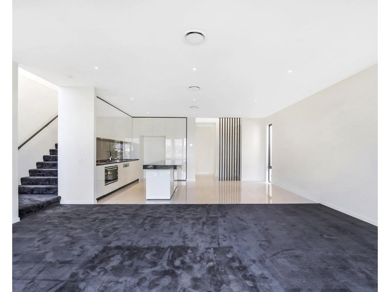 8 Concourse Drive, Mermaid Waters QLD 4218