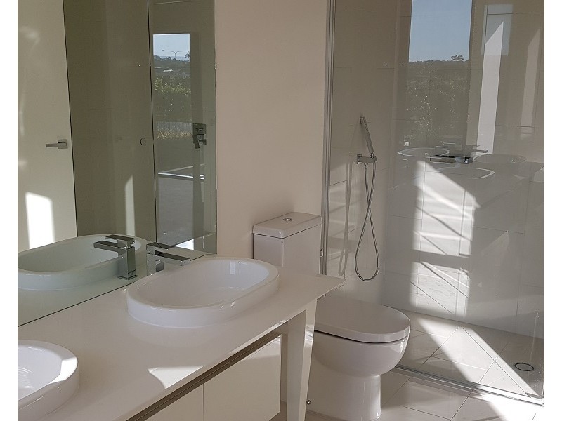 8 Concourse Drive, Mermaid Waters QLD 4218