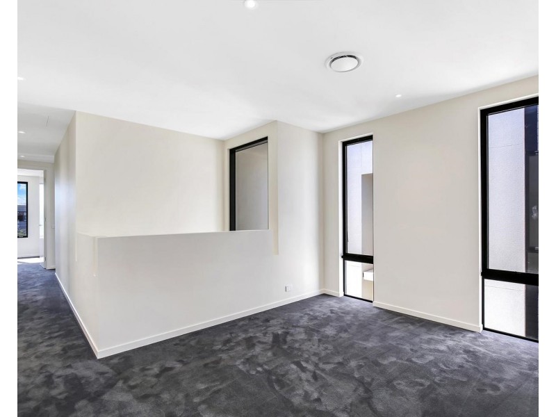 8 Concourse Drive, Mermaid Waters QLD 4218