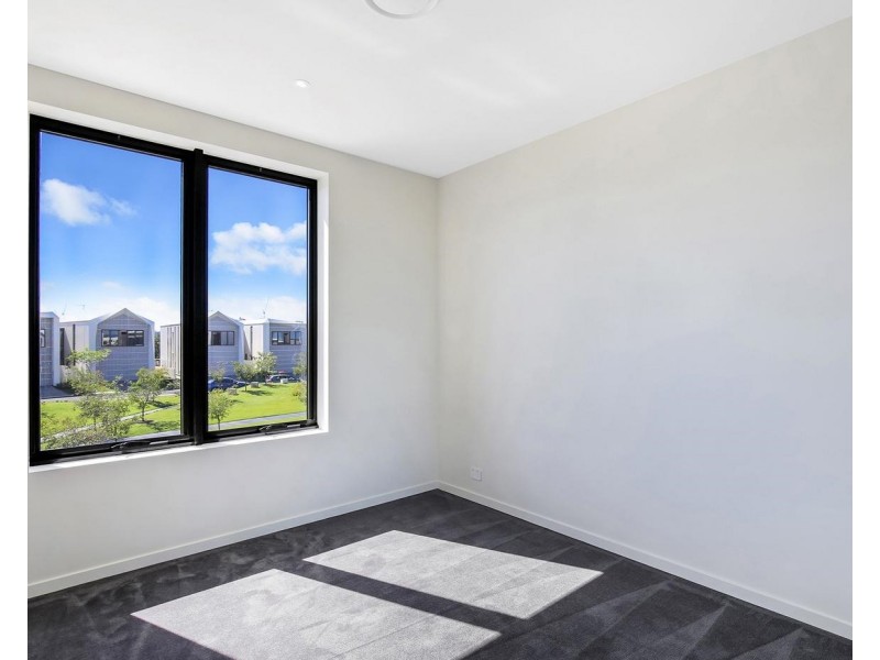 8 Concourse Drive, Mermaid Waters QLD 4218