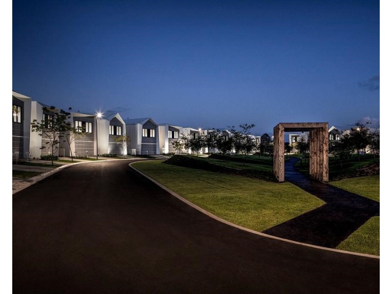 8 Concourse Drive, Mermaid Waters QLD 4218