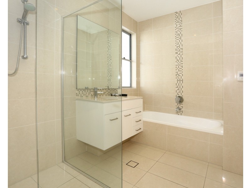 5012A Riverwood Grove, Benowa QLD 4217