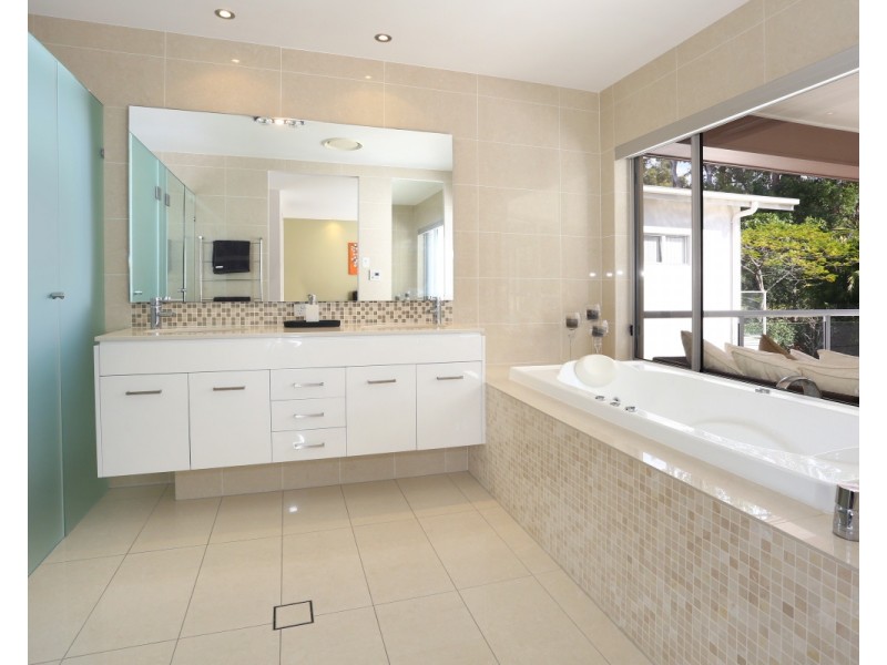 5012A Riverwood Grove, Benowa QLD 4217