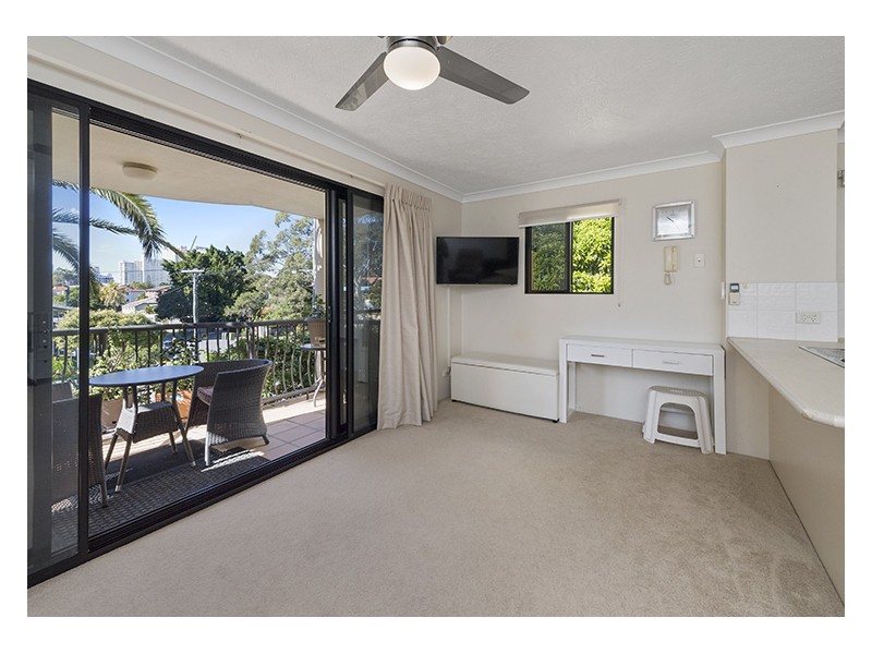 18/16 Waverley Street, Southport QLD 4215