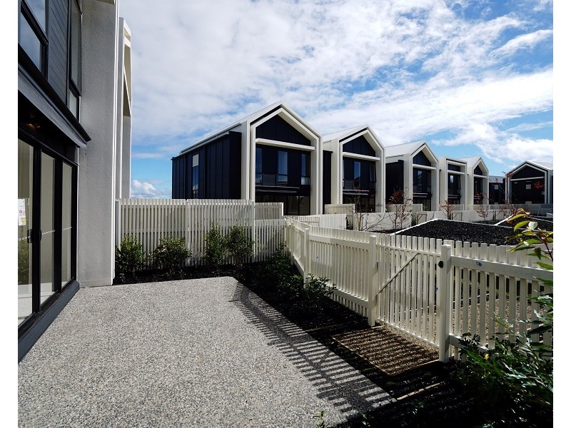 7 Lakeview Boulevarde, Mermaid Waters QLD 4218