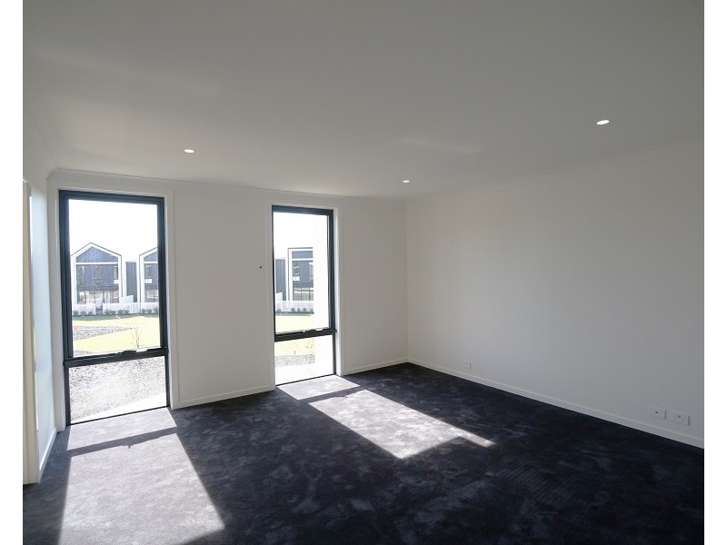7 Lakeview Boulevarde, Mermaid Waters QLD 4218