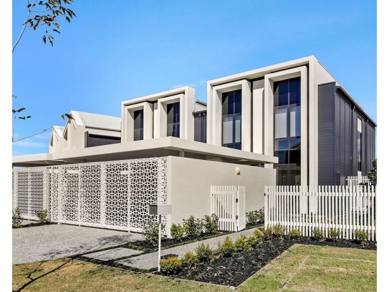 5 Lakeview Boulevarde, Mermaid Waters QLD 4218