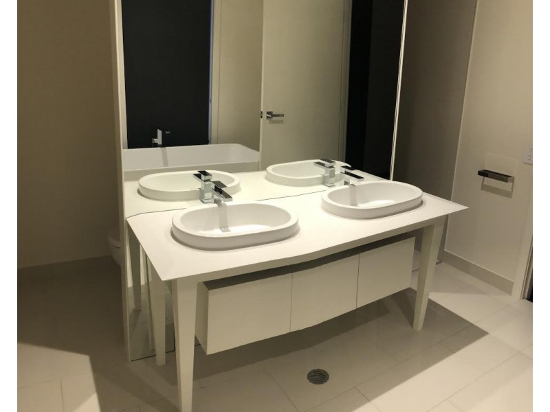 5 Lakeview Boulevarde, Mermaid Waters QLD 4218