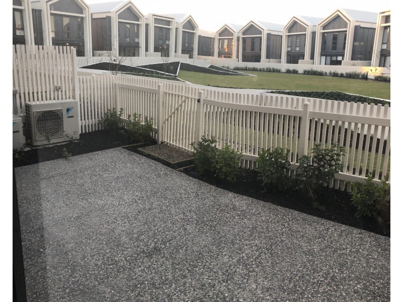 5 Lakeview Boulevarde, Mermaid Waters QLD 4218