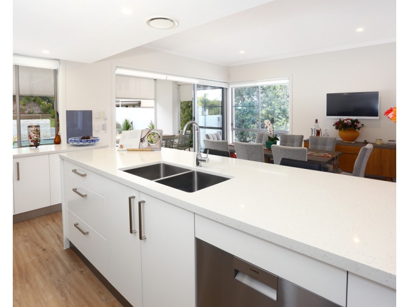 8011B Vista Drive, Benowa QLD 4217