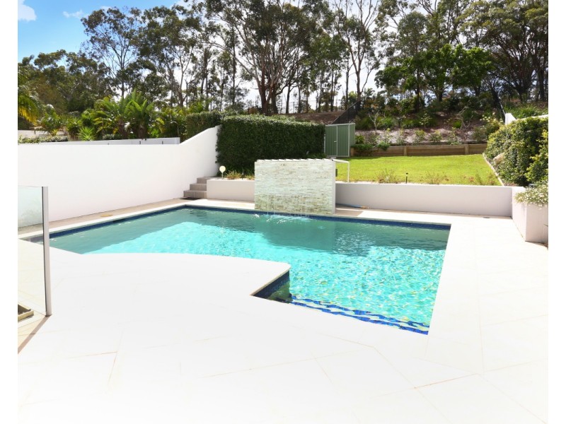 8011B Vista Drive, Benowa QLD 4217