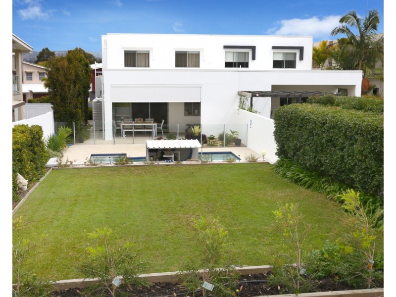 8011B Vista Drive, Benowa QLD 4217