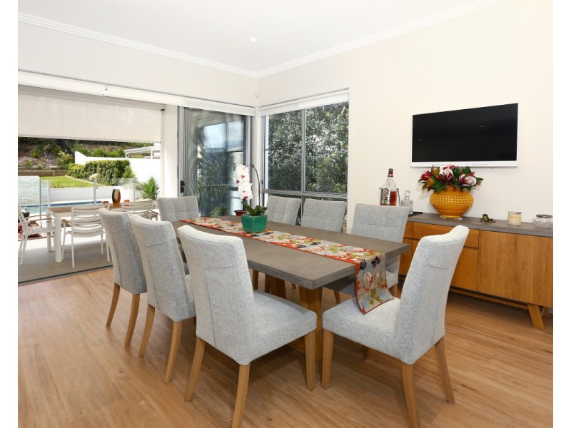 8011B Vista Drive, Benowa QLD 4217