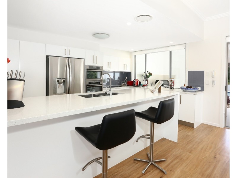 8011B Vista Drive, Benowa QLD 4217